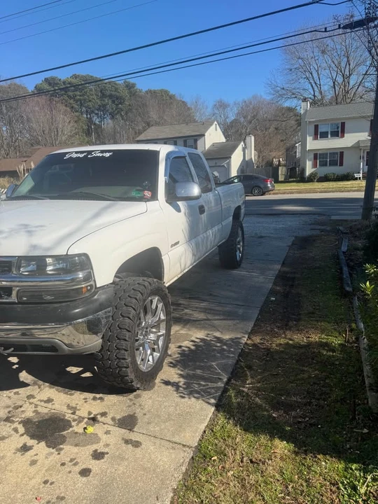 2000 Chevrolet Silverado 1st Gen - Image 2 of 11
