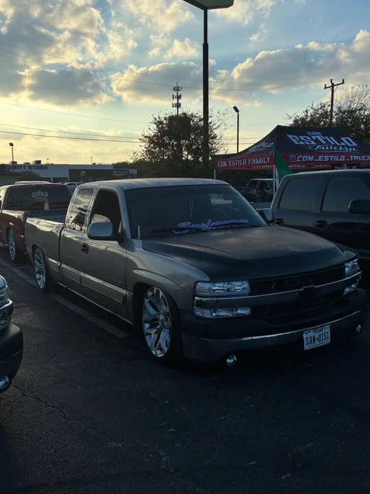 2000 Chevrolet Silverado 1st Gen - Image 3 of 4