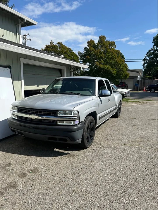 2000 Chevrolet Silverado 1st Gen - Image 2 of 11