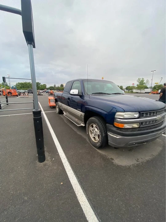 2000 Chevrolet Silverado 1st Gen - Image 2 of 4