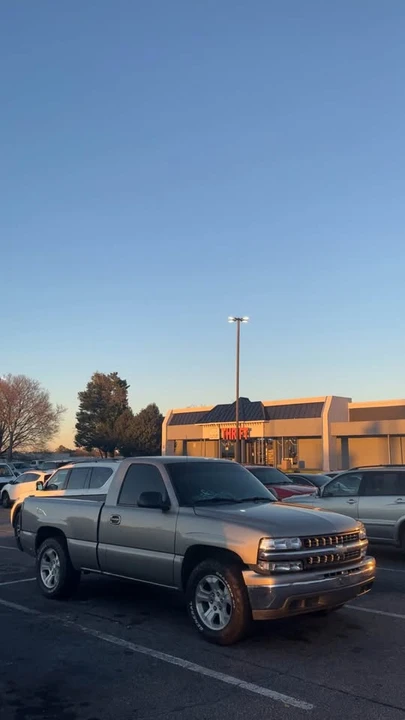 2000 Chevrolet Silverado 1st Gen - Image 2 of 11