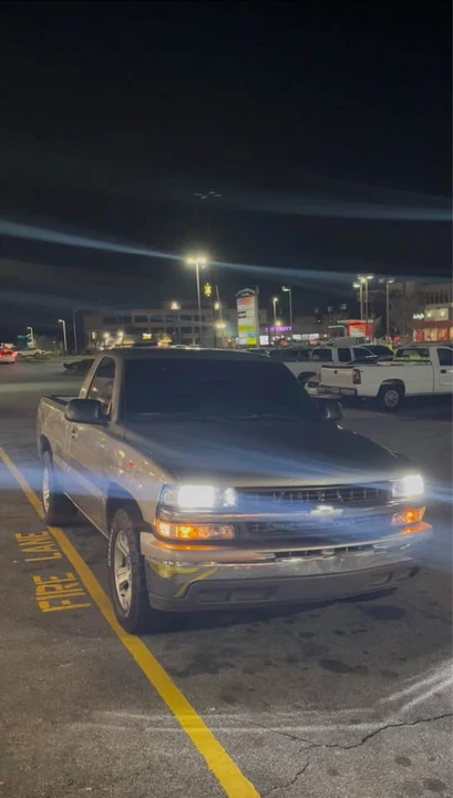 2000 Chevrolet Silverado 1st Gen - Image 3 of 11