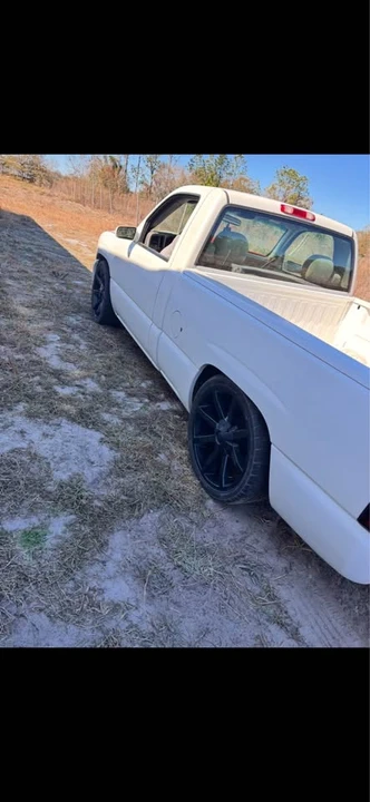 2000 Chevrolet Silverado 1st Gen - Image 2 of 13