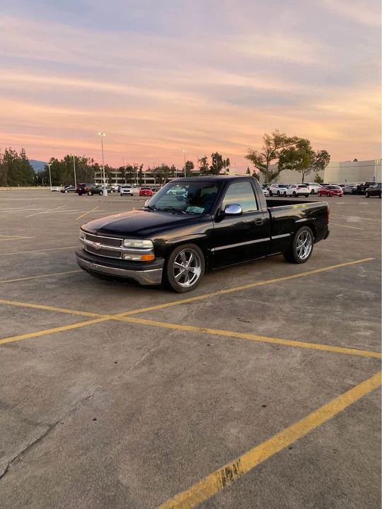 2000 Chevrolet Silverado 1st Gen - Image 2 of 8
