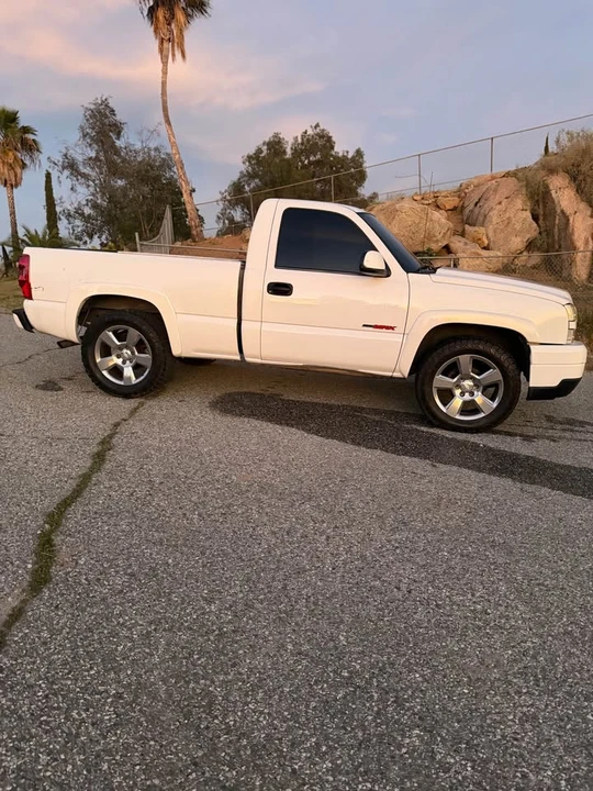 2000 Chevrolet Silverado 1st Gen - Image 2 of 6