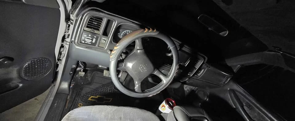 2000 Chevrolet Silverado 1st Gen - Image 11 of 12