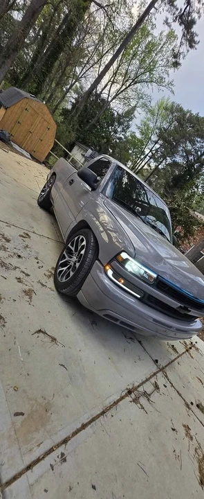 2000 Chevrolet Silverado 1st Gen - Image 3 of 12