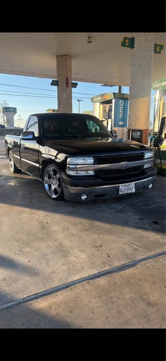2000 Chevrolet Silverado 1st Gen - Image 2 of 3