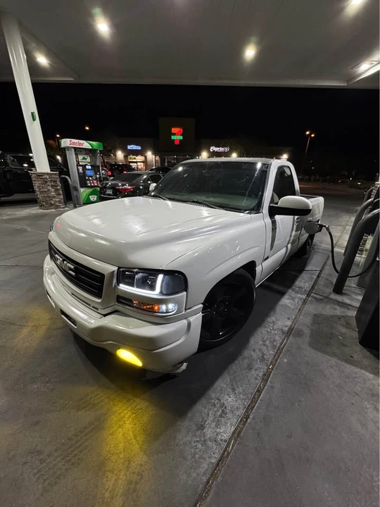 2000 Chevrolet Silverado 1st Gen - Image 3 of 4
