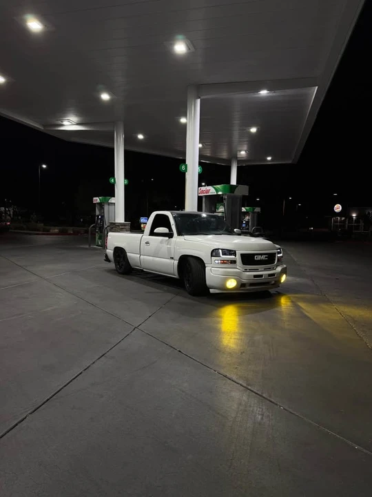 2000 Chevrolet Silverado 1st Gen - Image 2 of 4