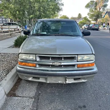 2000 Chevrolet S10 LS