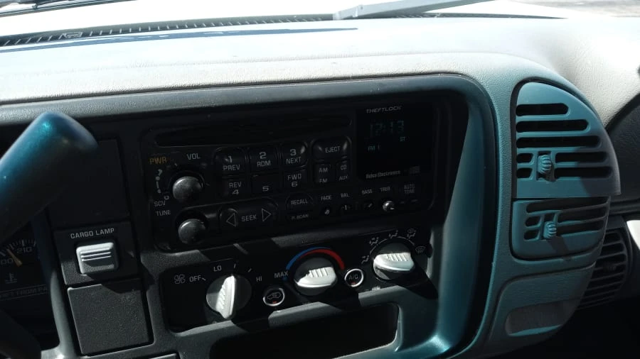 2000 Chevrolet Silverado 1st Gen - Image 6 of 23
