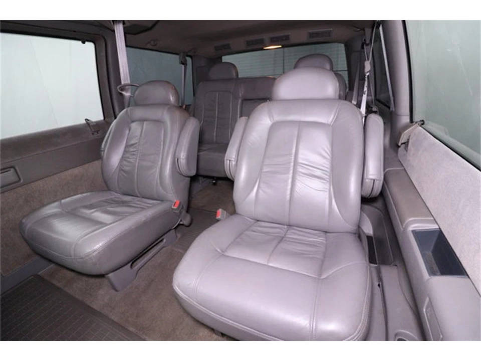 2000 Chevrolet Astro - Image 19 of 31