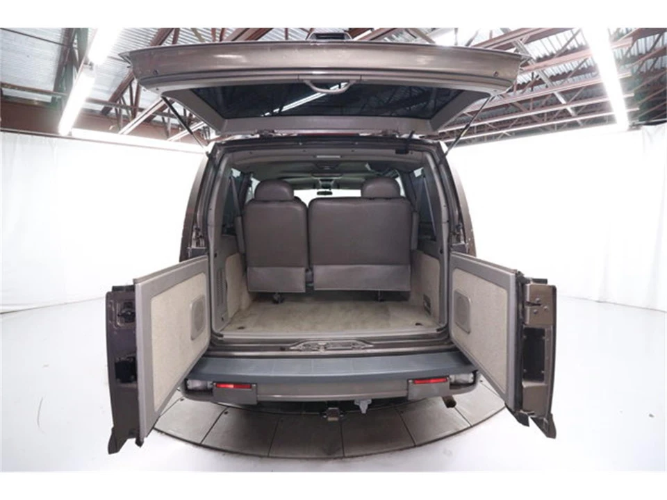 2000 Chevrolet Astro - Image 28 of 31
