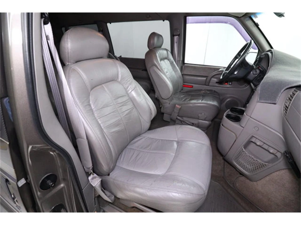 2000 Chevrolet Astro - Image 18 of 31