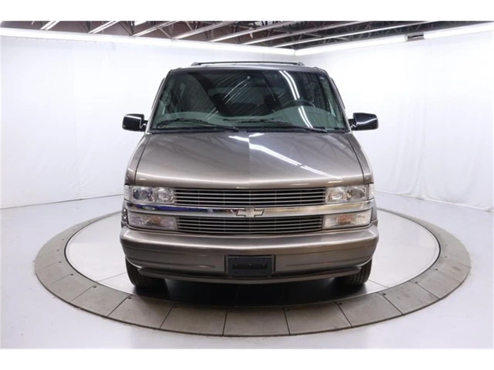 2000 Chevrolet Astro - Image 3 of 31