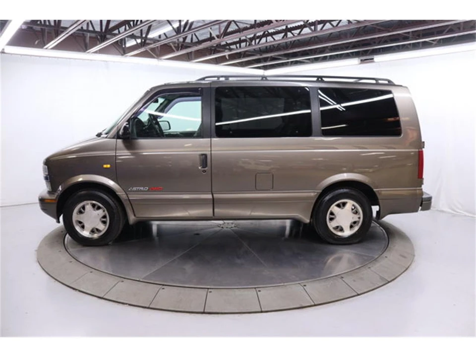 2000 Chevrolet Astro - Image 4 of 31