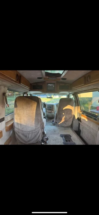2000 Chevrolet Astro - Image 17 of 19