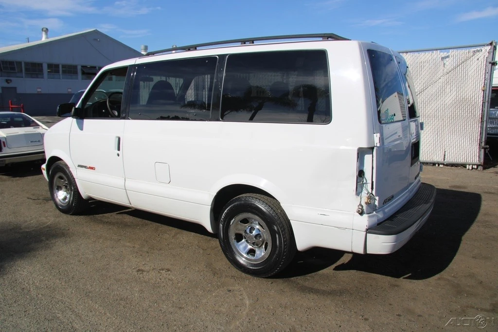 2000 Chevrolet Astro - Image 4 of 21