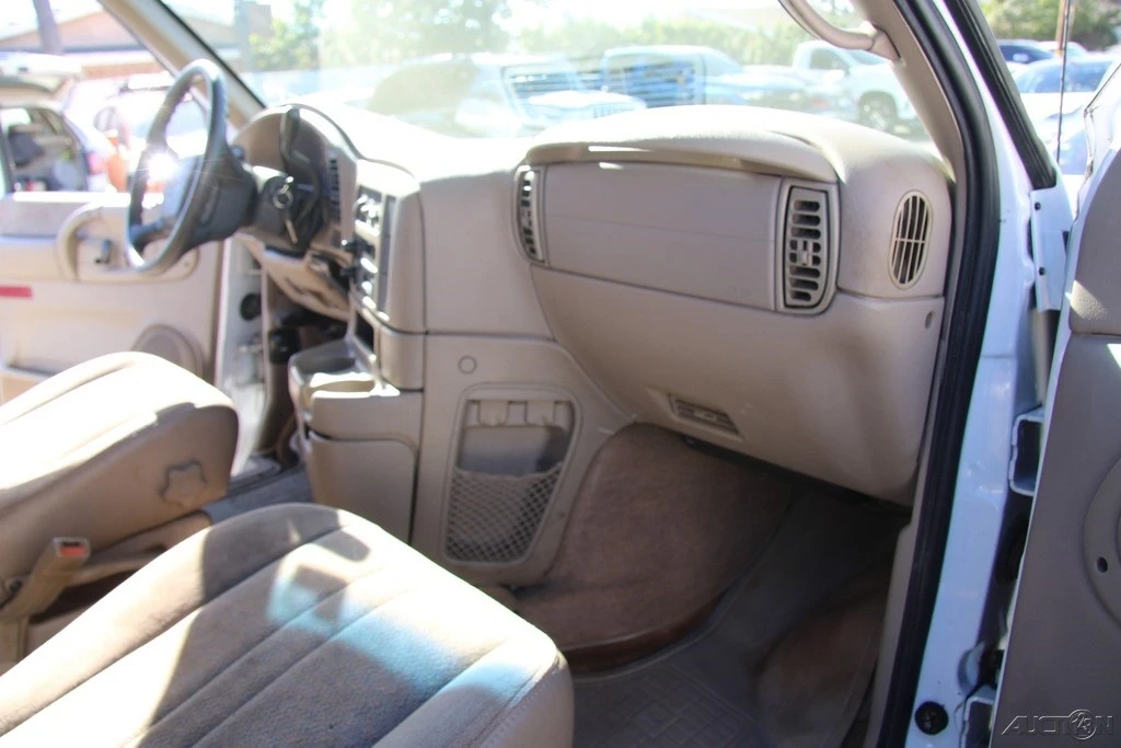 2000 Chevrolet Astro - Image 20 of 21