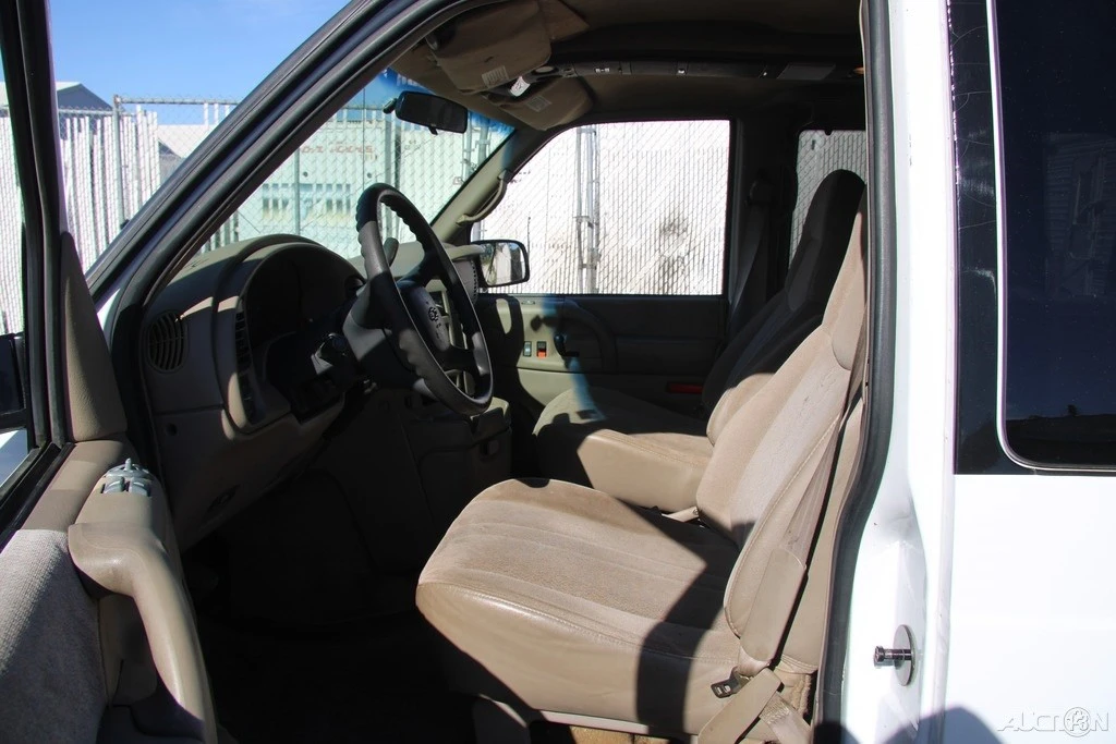 2000 Chevrolet Astro - Image 12 of 21