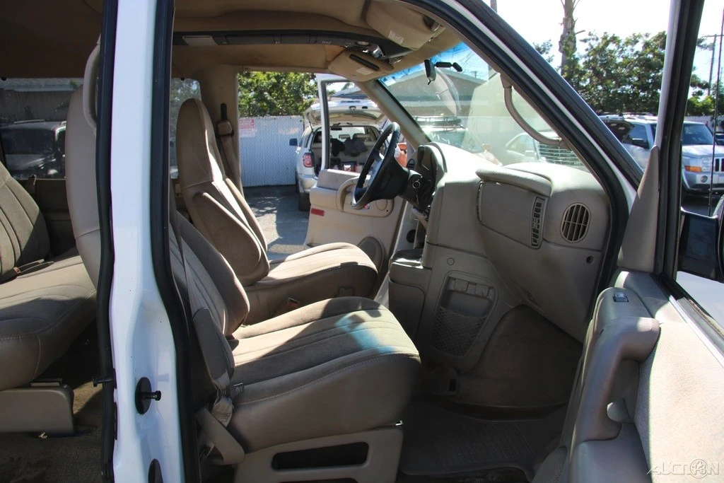 2000 Chevrolet Astro - Image 19 of 21
