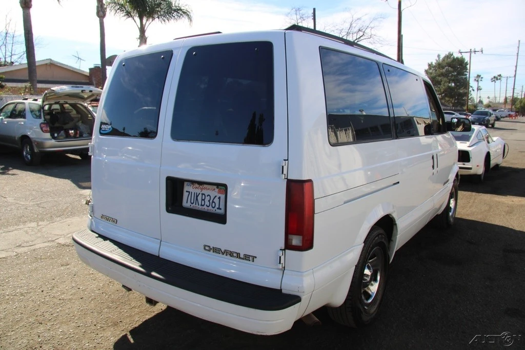 2000 Chevrolet Astro - Image 6 of 21