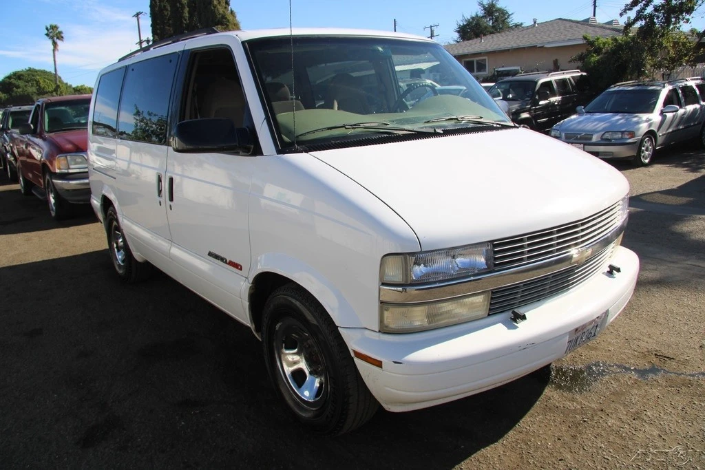 2000 Chevrolet Astro - Image 8 of 21