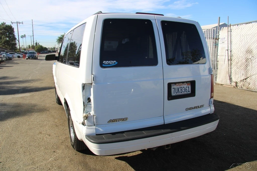2000 Chevrolet Astro - Image 5 of 21