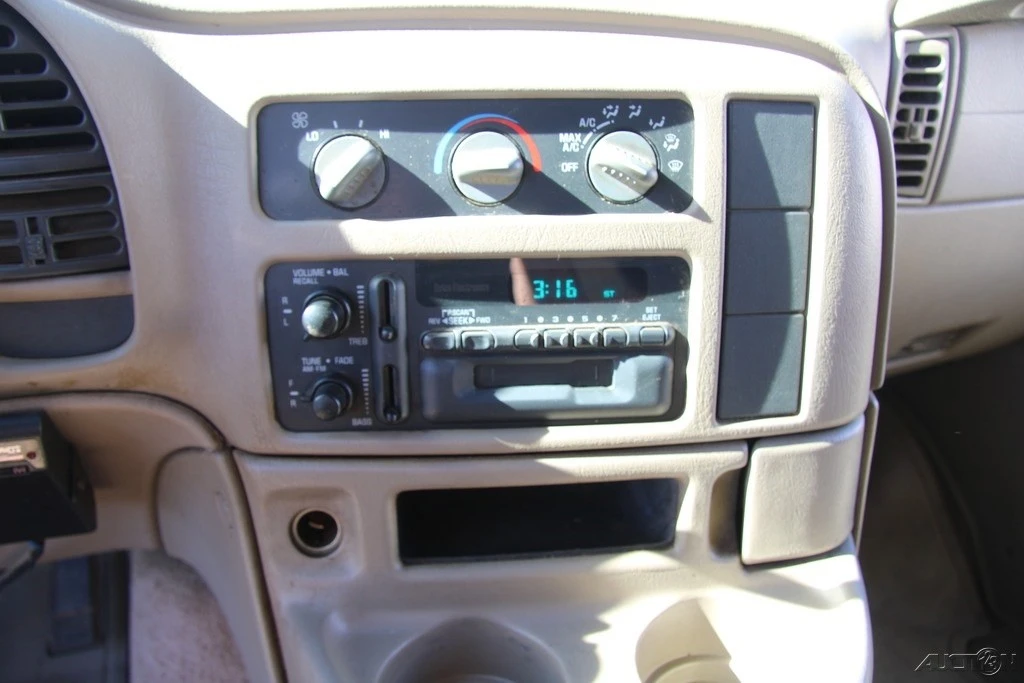 2000 Chevrolet Astro - Image 15 of 21