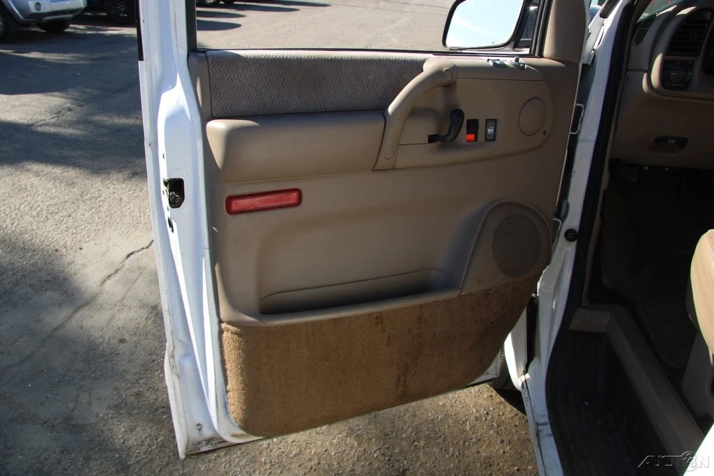 2000 Chevrolet Astro - Image 11 of 21