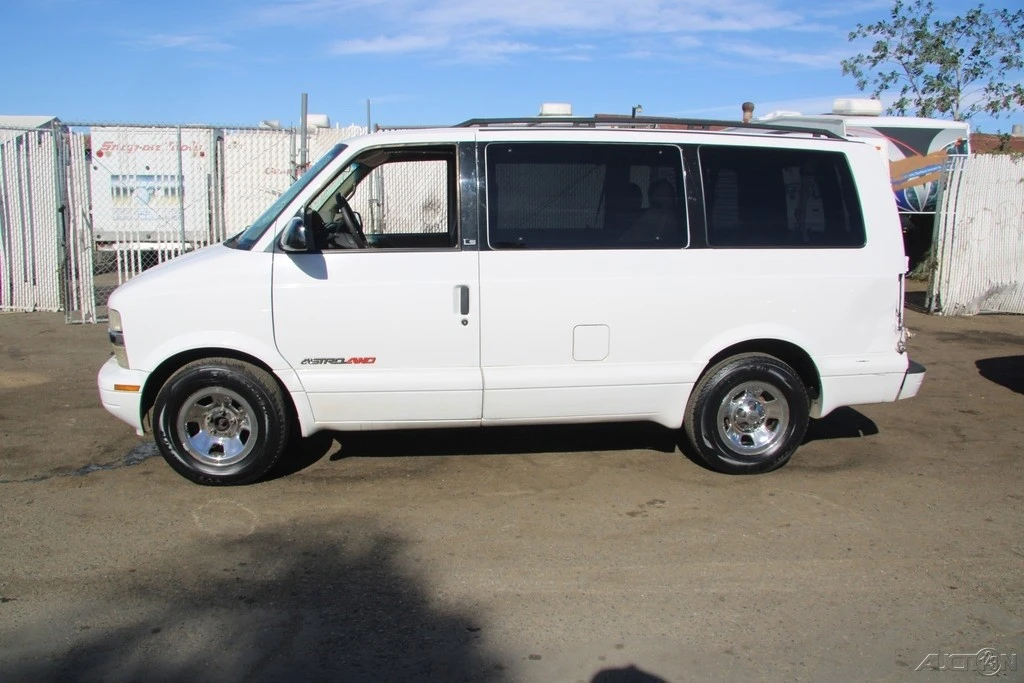 2000 Chevrolet Astro - Image 3 of 21