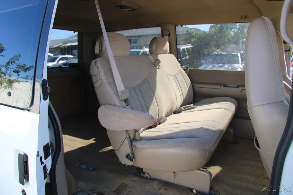 2000 Chevrolet Astro - Image 17 of 21