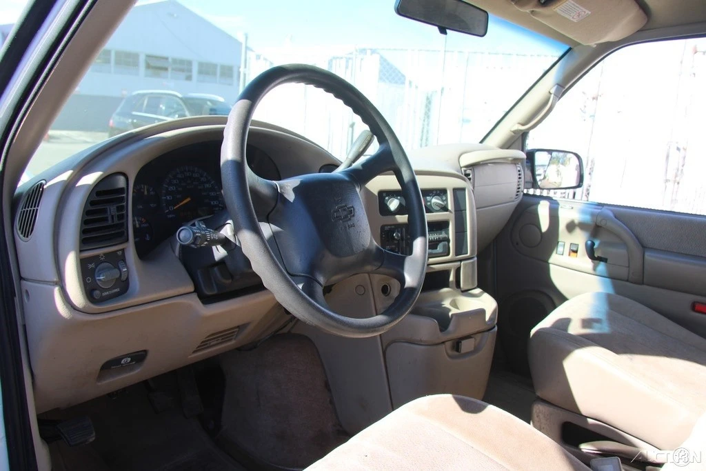 2000 Chevrolet Astro - Image 13 of 21