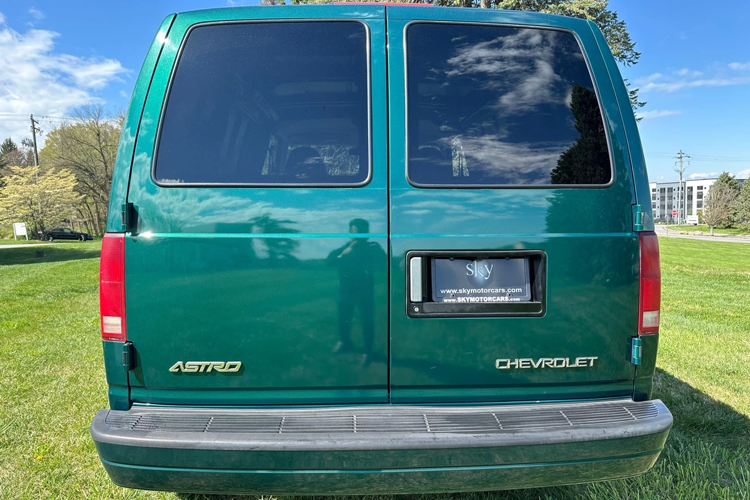 2000 Chevrolet Astro - Image 5 of 15