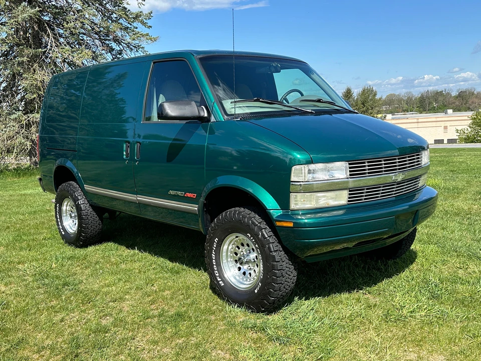 2000 Chevrolet Astro - Image 11 of 15
