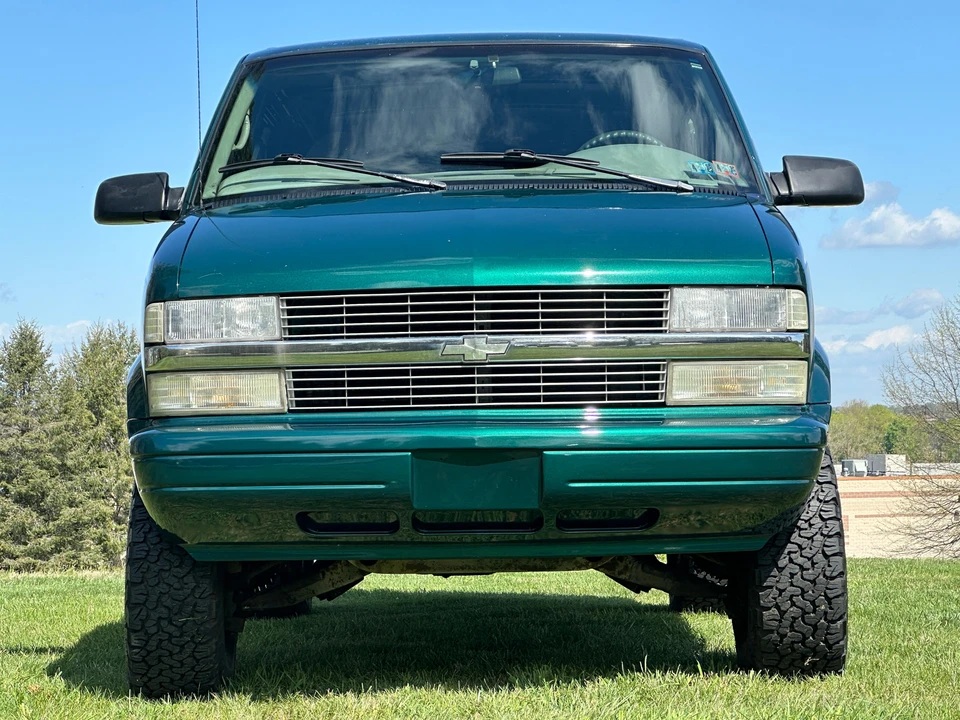 2000 Chevrolet Astro - Image 6 of 15
