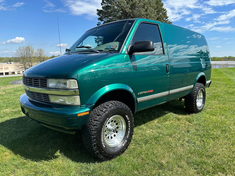 2000 Chevrolet Astro - Image 7 of 15