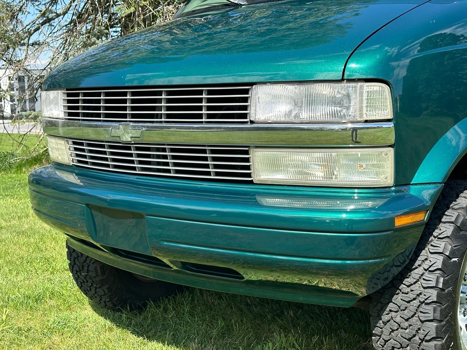 2000 Chevrolet Astro - Image 13 of 15