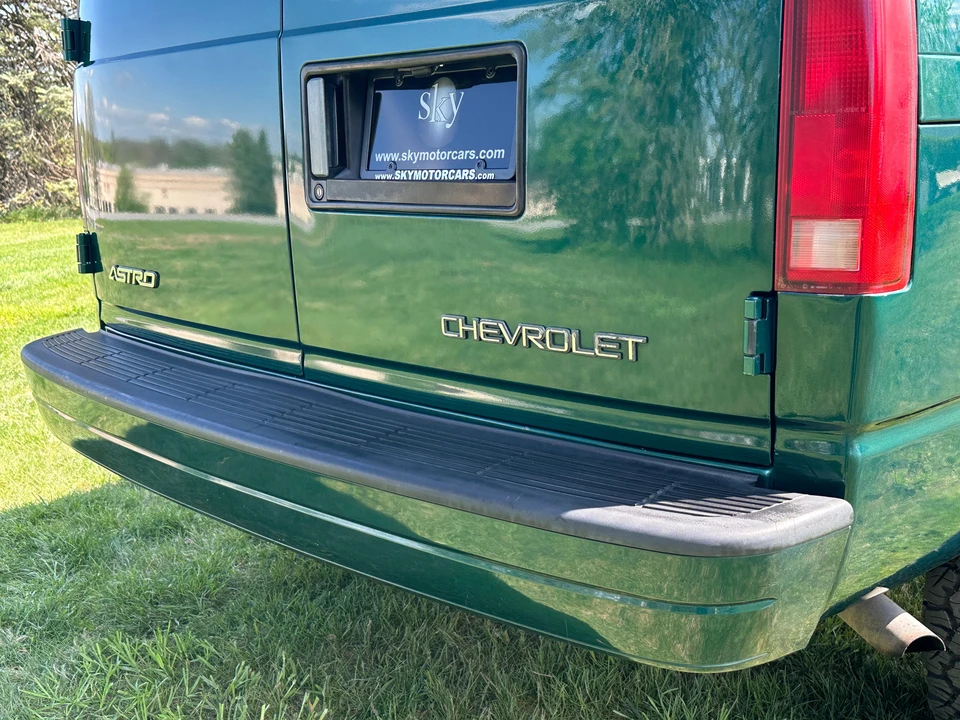 2000 Chevrolet Astro - Image 15 of 15