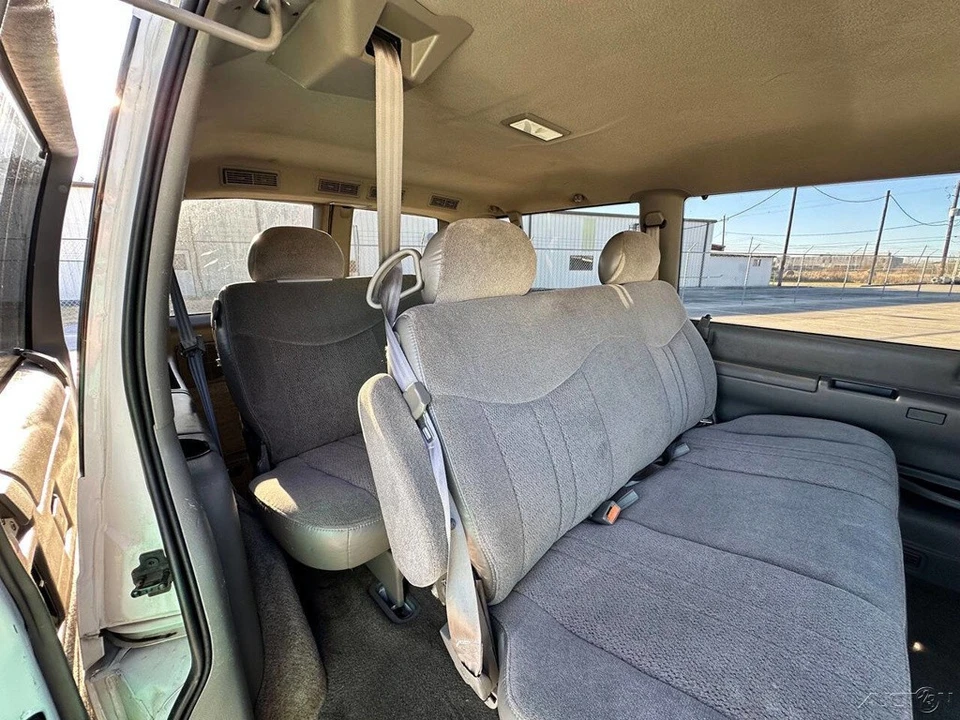 2000 Chevrolet Astro - Image 10 of 21