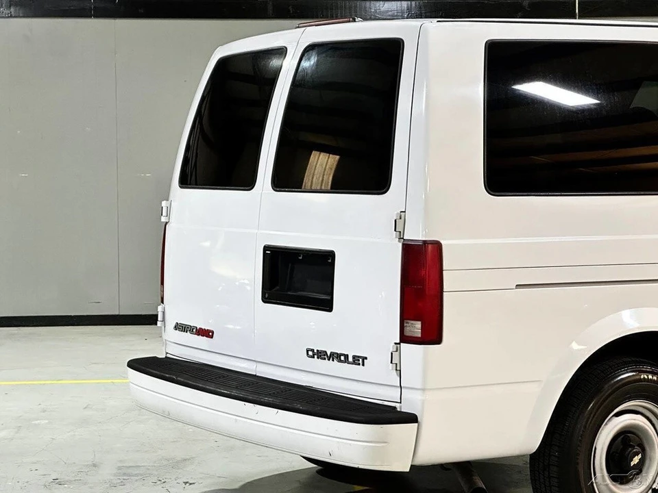 2000 Chevrolet Astro - Image 6 of 21