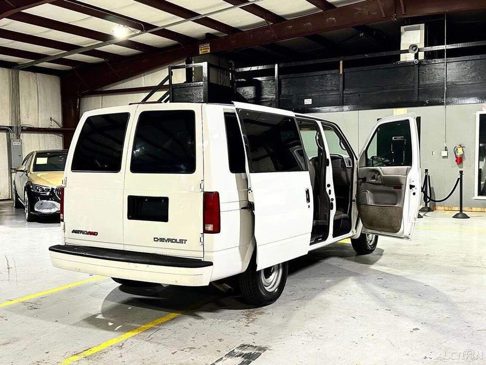 2000 Chevrolet Astro - Image 15 of 21