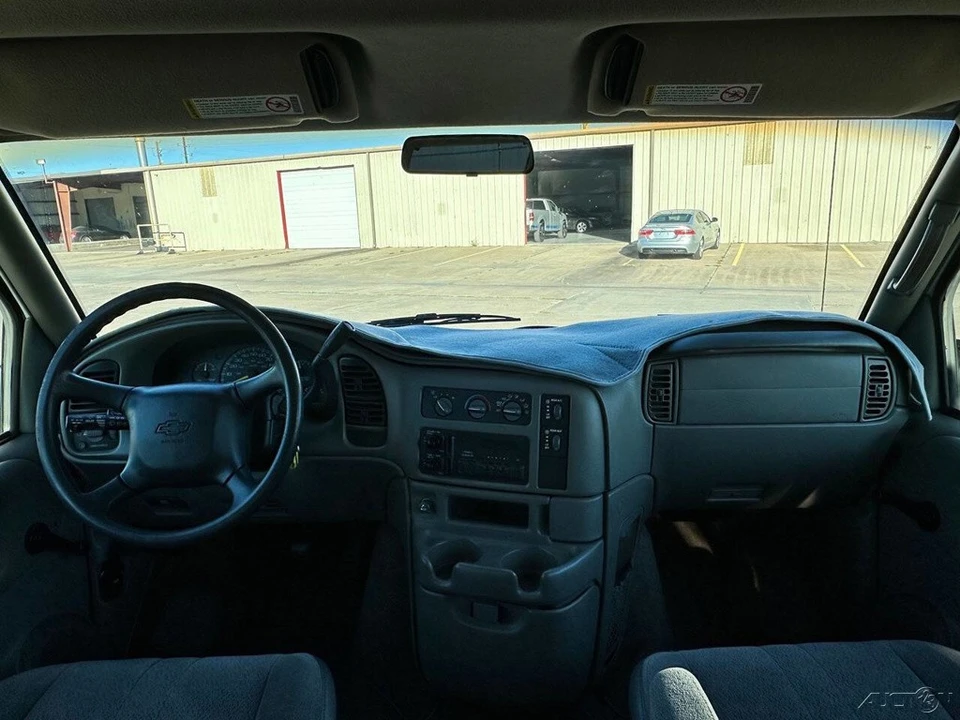 2000 Chevrolet Astro - Image 13 of 21