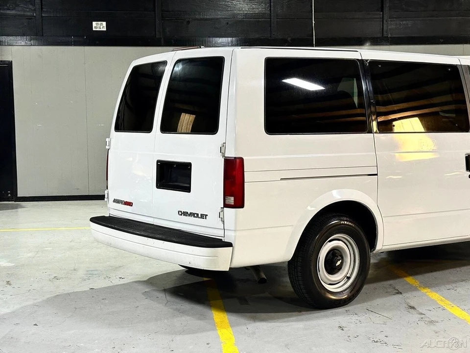 2000 Chevrolet Astro - Image 5 of 21