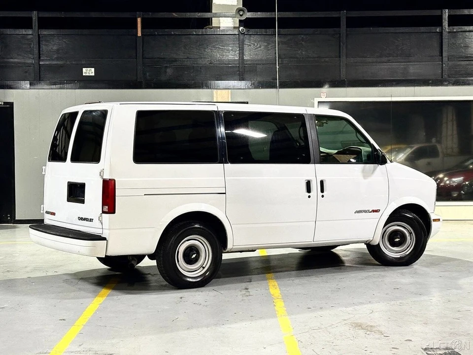 2000 Chevrolet Astro - Image 7 of 21