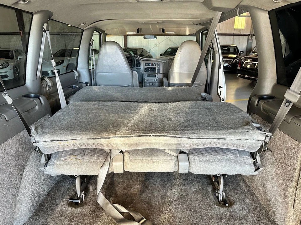 2000 Chevrolet Astro - Image 17 of 21
