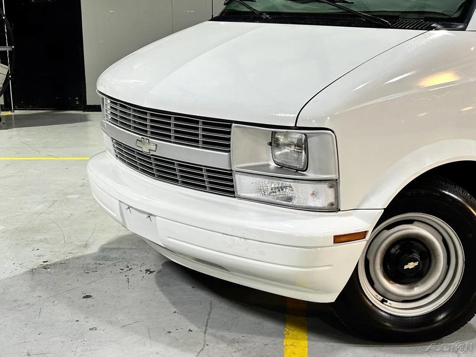 2000 Chevrolet Astro - Image 3 of 21