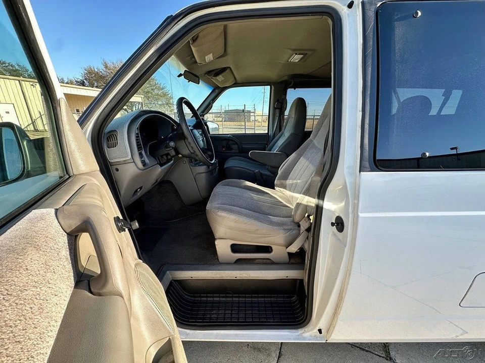 2000 Chevrolet Astro - Image 8 of 21