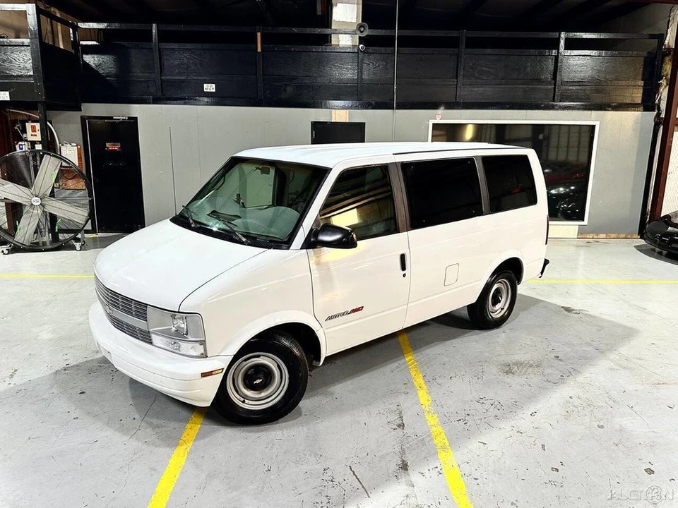 2000 Chevrolet Astro - Image 4 of 21